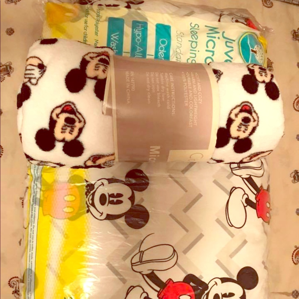 MICKEY MOUSE PILLOW & BLANKETS